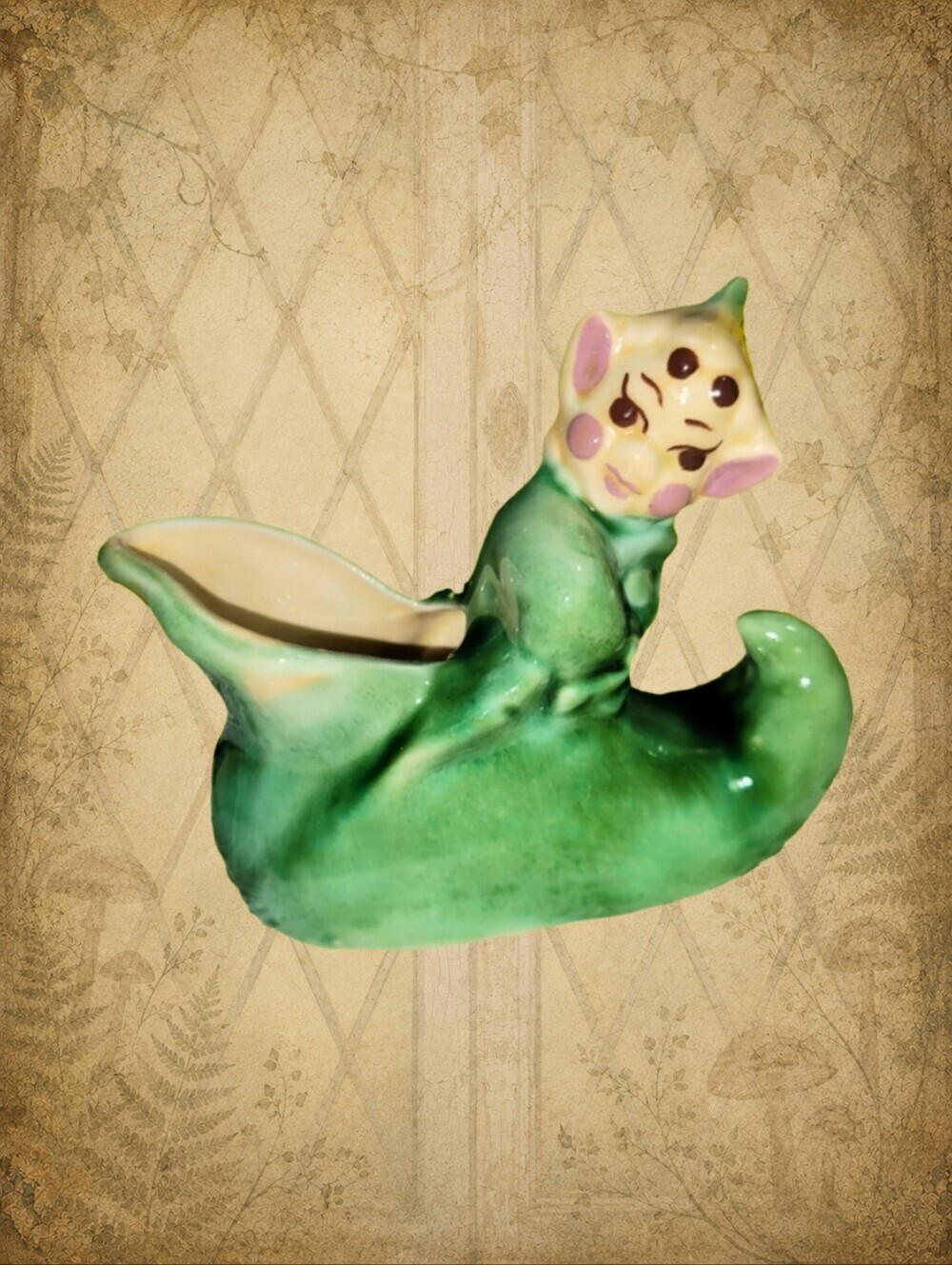 Hearth Happenings 🏡🧚‍♀️ Vintage Green Elf in a Shoe Planter